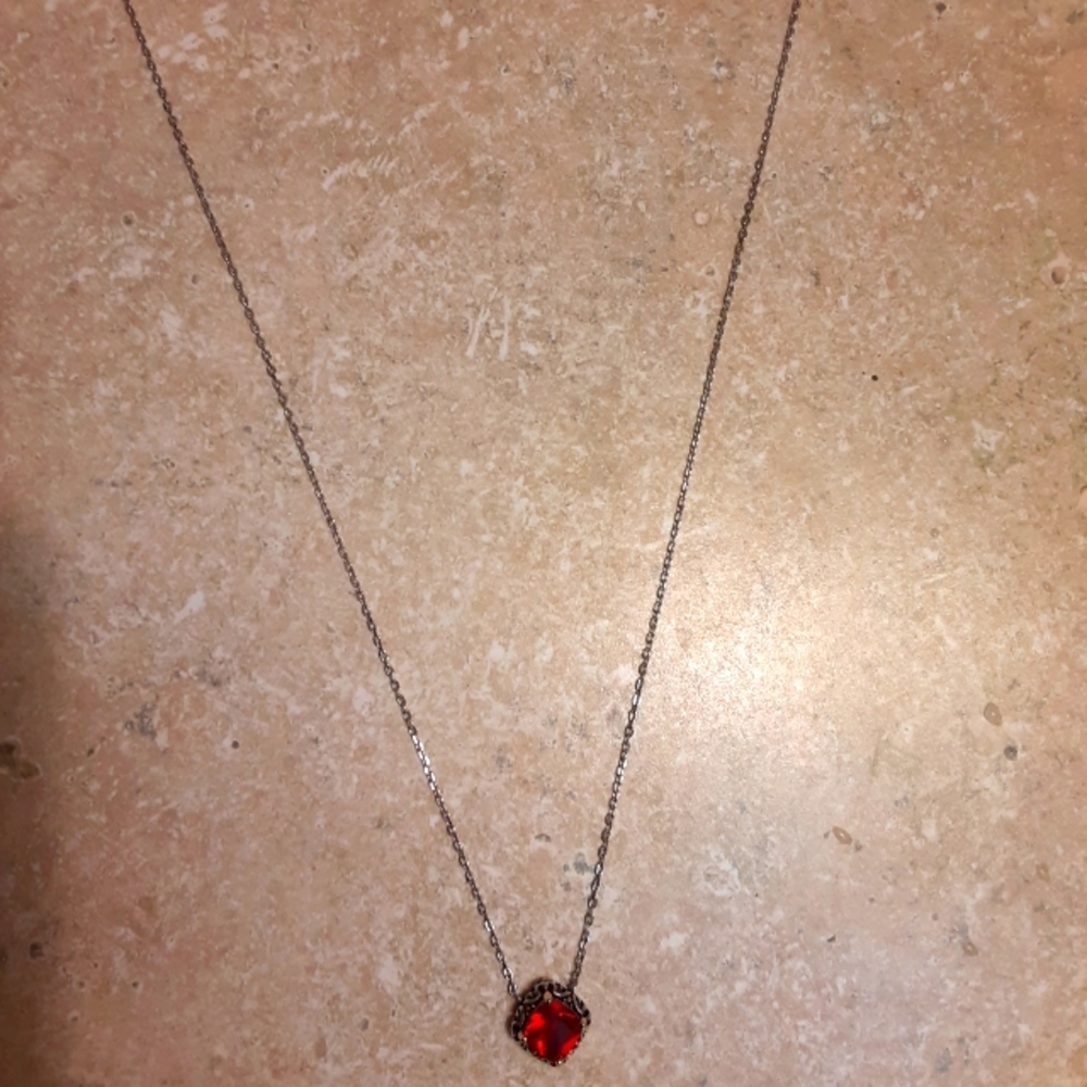 Hermosa cadena de plata